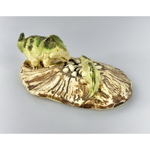 Safari Ltd Dinosaur Toy Carnegie Collection Original Protoceratops on Nest - Picture 5 of 8